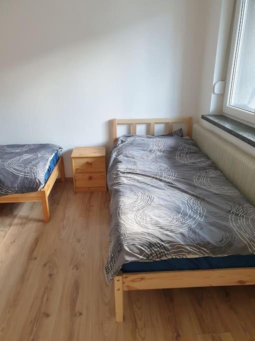 Schoene 2 Zimmer Wohnung Im Herzen Von Глайсдорф Екстериор снимка