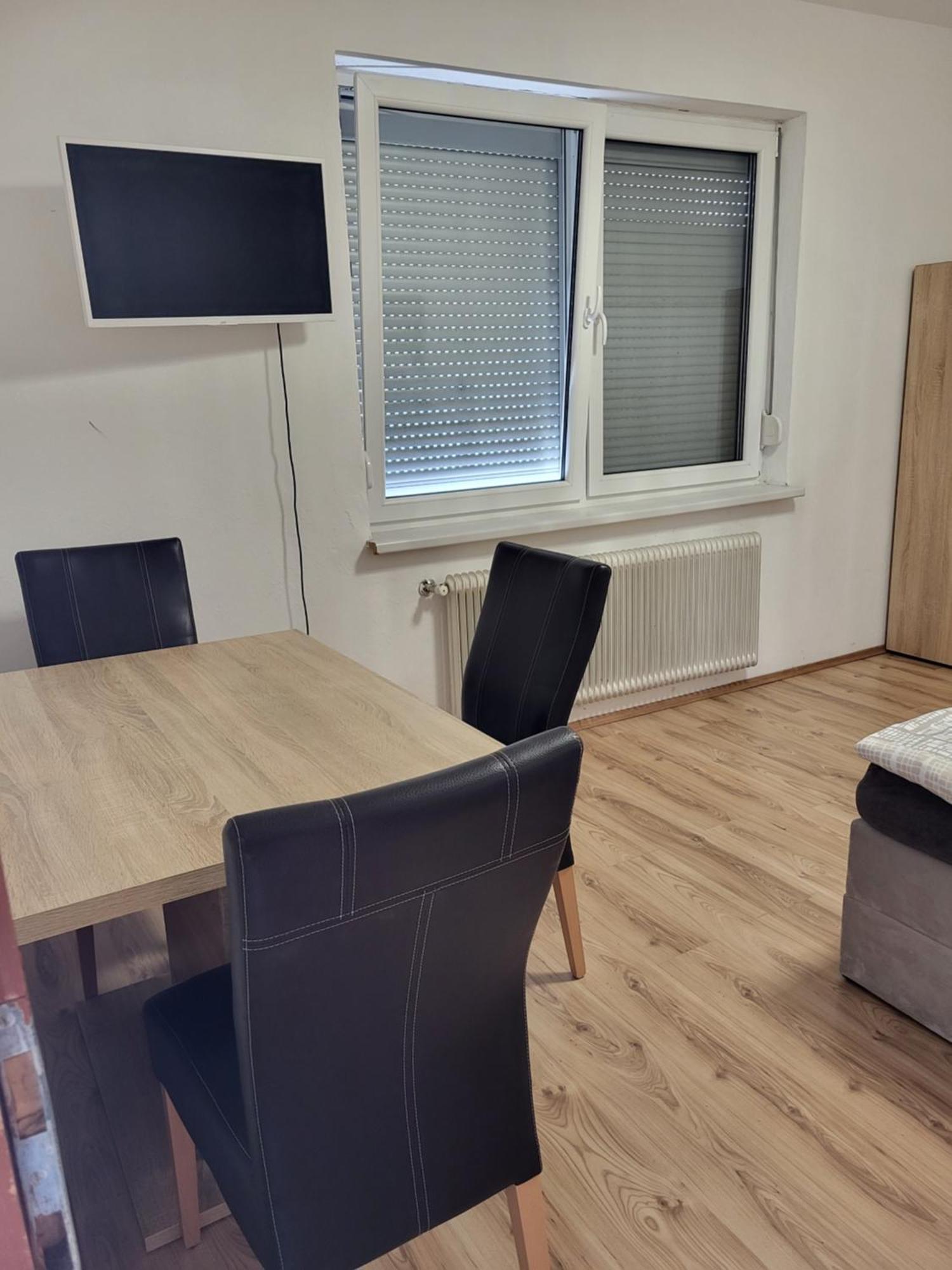 Schoene 2 Zimmer Wohnung Im Herzen Von Глайсдорф Екстериор снимка